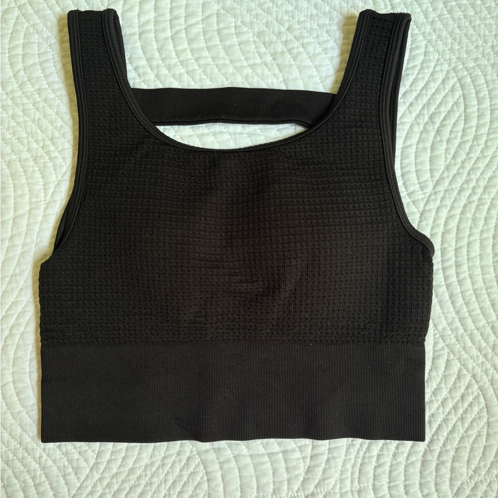 Yogalicious Black Sports Bra with Thick Straps and Scoop Neck